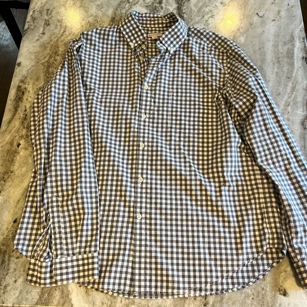 Men’s Size XL long sleeve casual button up shirt